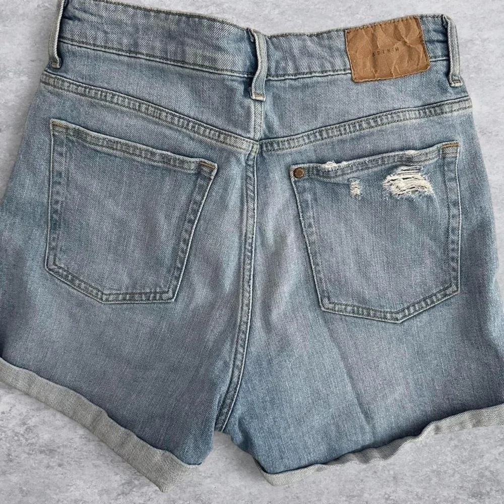 H&M &Denim Womens High Waist Distressed‎ Denim Shorts Light Wash Blue Size 6